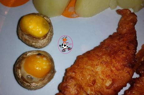 GALLO REBOZADO CON PAPAS Y CHAMPIÑONES RELLENOS DE HUEVO DE CODORNIZ