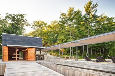 Casa Bote Moderna en una Lago de Ontario