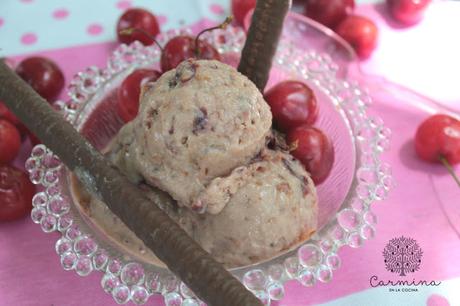 HELADO DE CREMA Y CEREZAS. FERIA CERECEITE DE TORRES