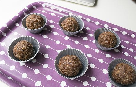 Raw Cocoa Bites {Bocaditos crudos de cacao}