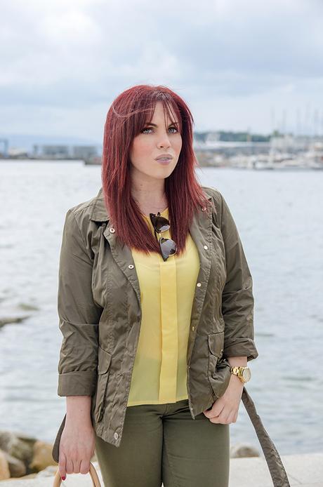 Look de estilo safari - chic con parka de Massimo Dutti