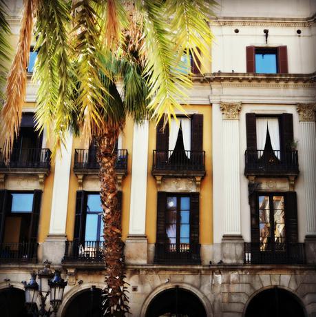 lugares con encanto plaza real plaça reial Barcelona gaudí 