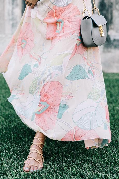 Long_Dress-ChicWish-Floral_Print-Lace_Up_Sandals-Chloe_Girls-Outfit_Street_Style-Naturalis_Bio_Resort-5