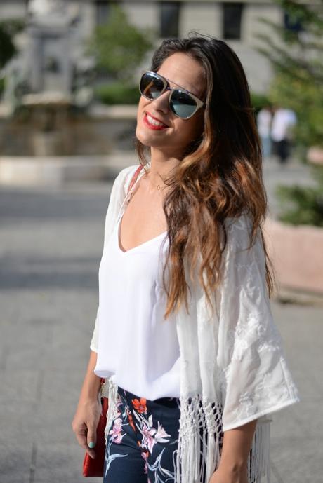 ¡Nuevo look! Pantalones de flores de MANGO