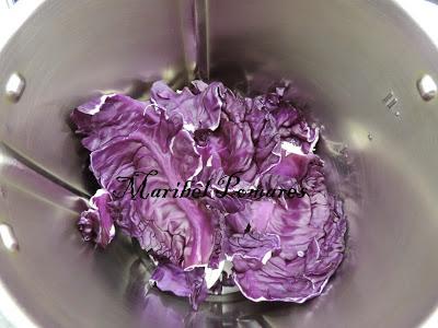 Pan integral de col lombarda.