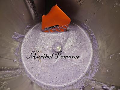 Pan integral de col lombarda.