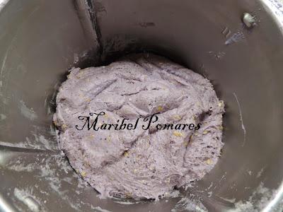 Pan integral de col lombarda.