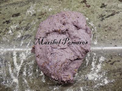 Pan integral de col lombarda.