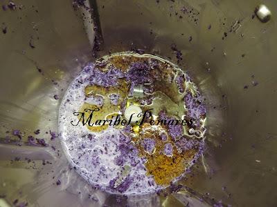 Pan integral de col lombarda.