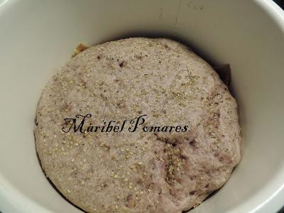 Pan integral de col lombarda.