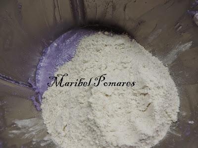 Pan integral de col lombarda.