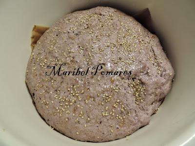 Pan integral de col lombarda.