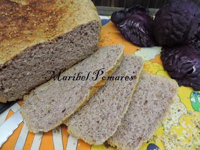 Pan integral de col lombarda.