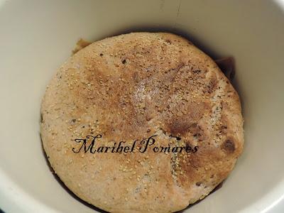 Pan integral de col lombarda.