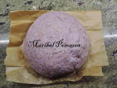 Pan integral de col lombarda.