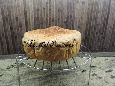 Pan integral de col lombarda.