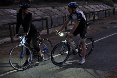 Luz frontal DING, nuevo sistema de iluminación que facilita el ser observado por conductores al irradiar luz alrededor