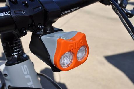 Luz frontal DING, nuevo sistema de iluminación que facilita el ser observado por conductores al irradiar luz alrededor