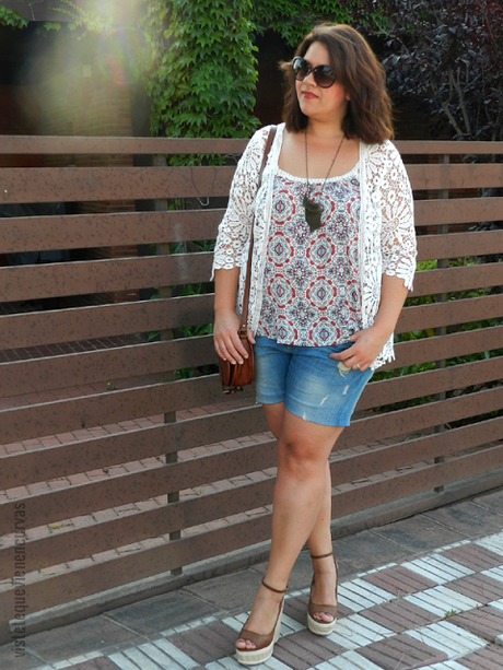 TOP SPF & DENIM SHORT · Outfit