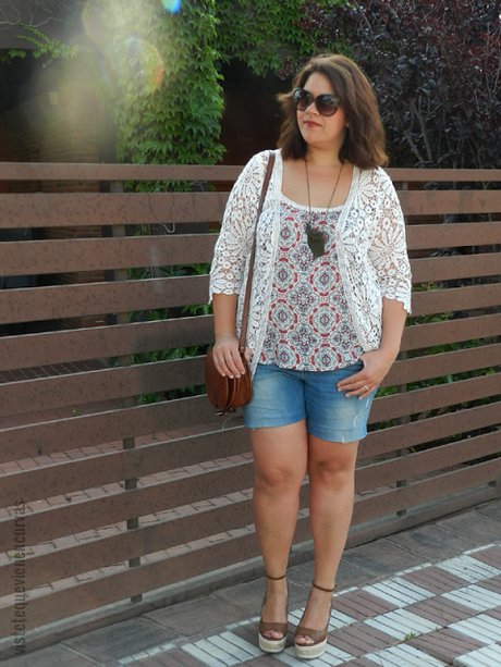 TOP SPF & DENIM SHORT · Outfit