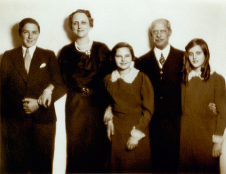 The-Rothschild-family-treasures-now-in-Boston-vintage-by-lopez-linares2