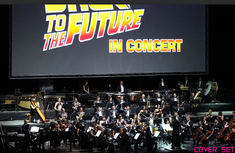 La Film Symphony Orchestra interpreta la banda sonora de “Regreso al Futuro” en el Palacio Vista Alegre de Madrid.