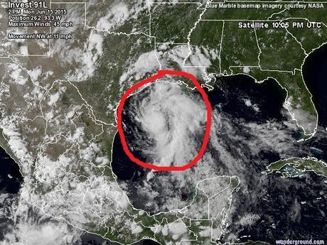 Zona de baja presión en el centro del Golfo de México podría evolucionar a un ciclón tropical