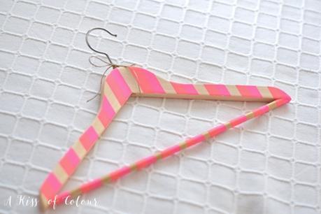 DIY. Neon hanger #washitape