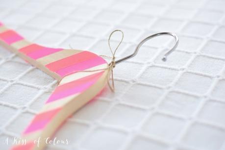 DIY. Neon hanger #washitape