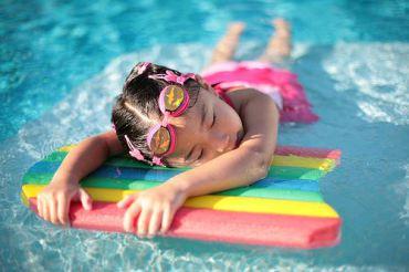 Seguridad en la piscina para ninos