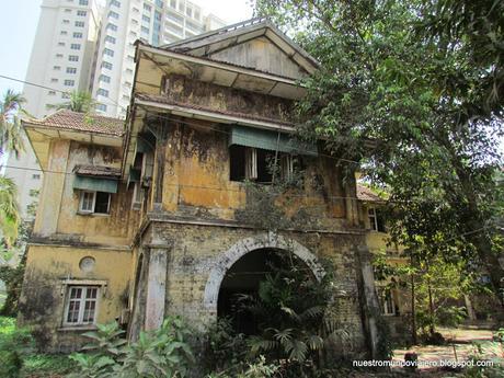 Yangón; el Lago Kandawgyi