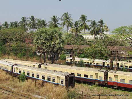 Yangón; el Lago Kandawgyi