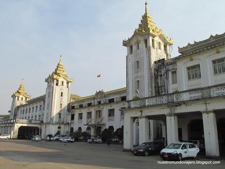 Yangón; el Lago Kandawgyi