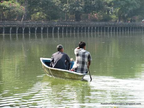 Yangón; el Lago Kandawgyi