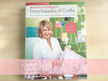 Biblioteca Craft: Martha Stewart's Encyclopedia of Crafts.