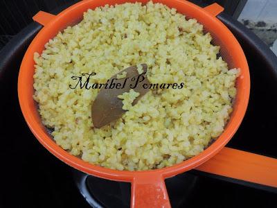 Arroz integral y lentejas con salmón ahumado.