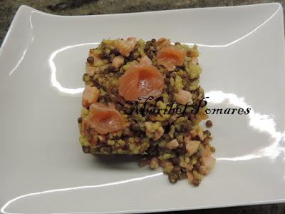 Arroz integral y lentejas con salmón ahumado.
