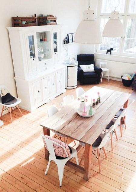 Tener un cachorro te impide...TENER UN SOFÁ BLANCO y un salón como este!