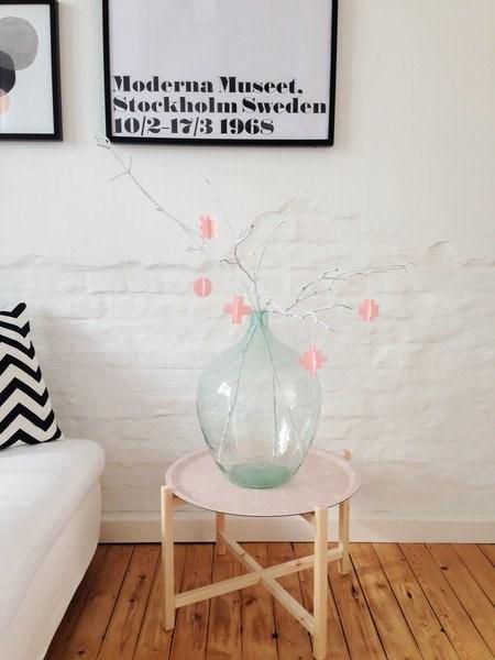 Tener un cachorro te impide...TENER UN SOFÁ BLANCO y un salón como este!