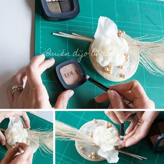 Dale una pátina en tonos dorados y nacarados con sombras de ojos, para darle un aire más vintage