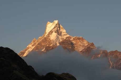 MONTAÑA DEL DÍA: Machapuchare o Machhaphuchhare (6993 m),...