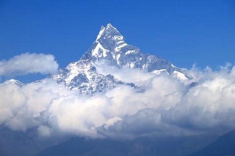 MONTAÑA DEL DÍA: Machapuchare o Machhaphuchhare (6993 m),...