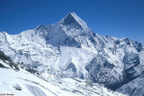 MONTAÑA DEL DÍA: Machapuchare o Machhaphuchhare (6993 m),...