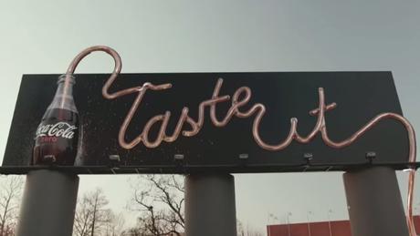Coca-Cola innova en publicidad tradicional con una campaña “que se bebe”