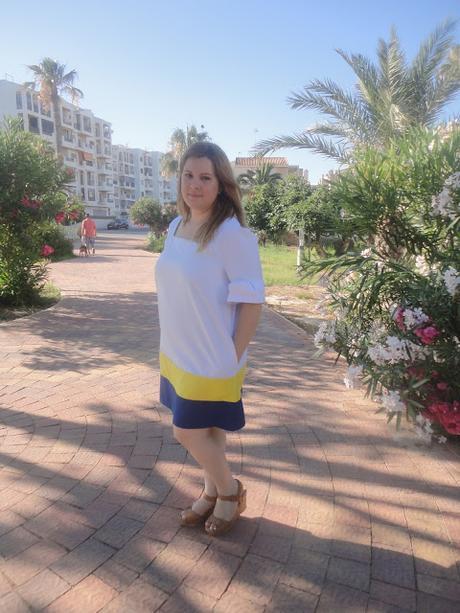 Vestido con volantes en las mangas Vestido con volantes en las mangas