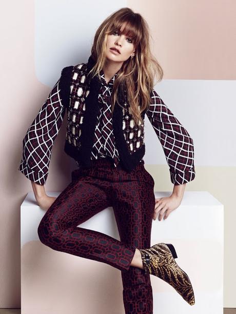 Behati Prinsloo se viste de los setenta para la editorial de Vogue China