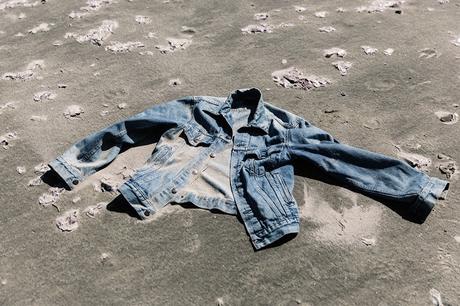 Canon_beach-Off_The_Shoulders_Top-Levis_Vintage-Beach-Oregon-Usa_Road_Trip-Collage_On_The_Road-44