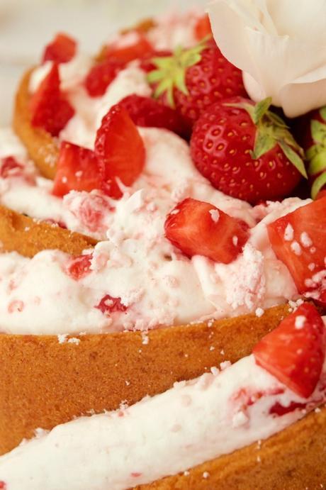 Eton mess bundt cake Eton mess bundt cake