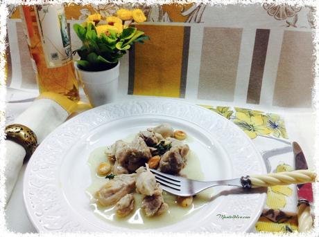 Pollo al azafrán con almendras