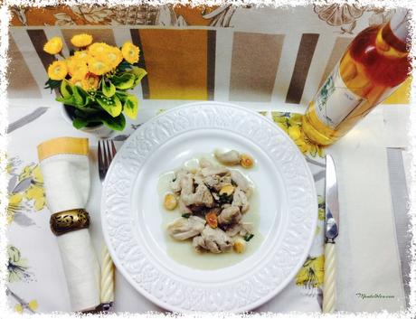 Pollo al azafrán con almendras